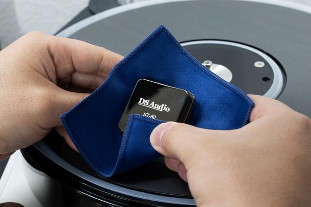 画像: DS Audio、「DS-E1」「HS-001 Solid Head shell」の発売を記念して、特製の「DS Audioマイクロファイバークロス」をプレゼント