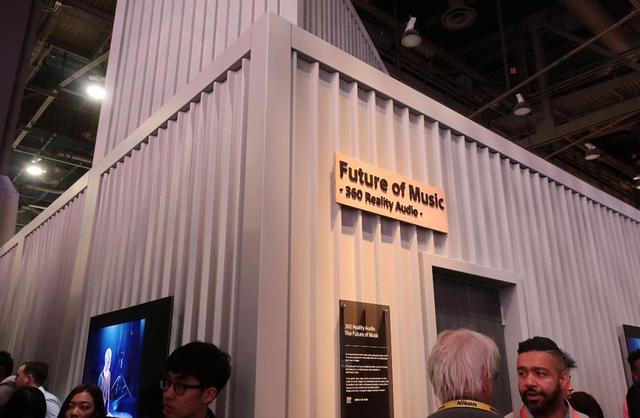 画像: ラスベガスCES2019会場での360 Reality Audioのデモ