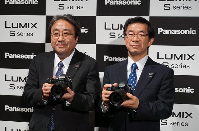 画像: パナソニック株式会社 執行役員 アプライアンス社副社長 渕上英巳氏(左)とアプライアンス社 イメージングネットワーク事業部 事業部長 山根洋介氏(右)