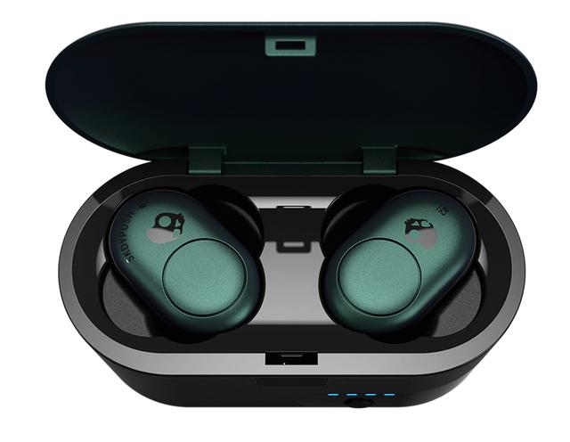 画像: 収納ケースは充電機能もあり、本体と併用で、最長12時間の音楽再生が楽しめる
