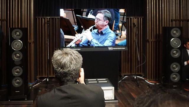 画像: 昨日開催された視聴会の様子。リットーミュージックのスタジオに4K/HDR&ハイレゾ対応機器を持ち込んでいる