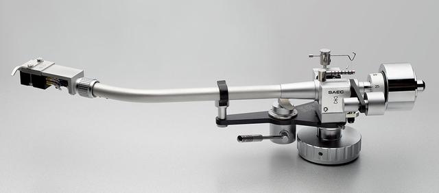 画像: サエクコマースから、約40年ぶりとなるダブルナイフエッジ型トーンアーム「WE-4700」が復活した! 定価119万円で、3月末から予約受け付け開始