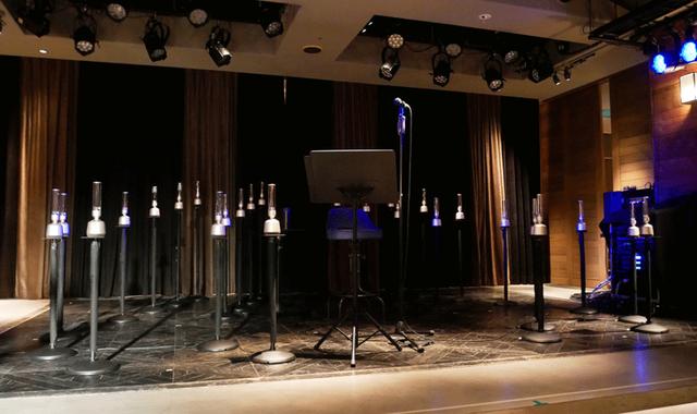 画像: 「THE GLASS SOUNDS」バンドは、土岐のオリジナルマスター音源から、それぞれのパートの音を抽出。パートごとに、再生を行なっていた