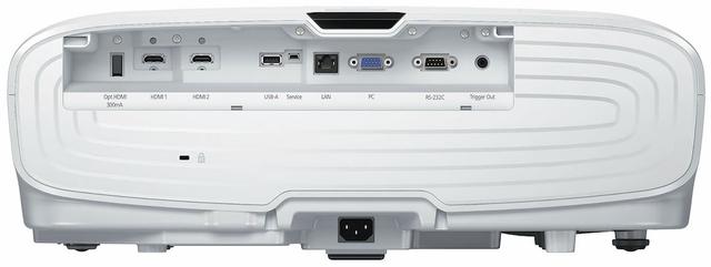 画像: ↑接続端子の装備自体は前モデルから変わらないが、2系統のHDMI端子がともにHDCP2.2および18Gbps信号入力をサポートした