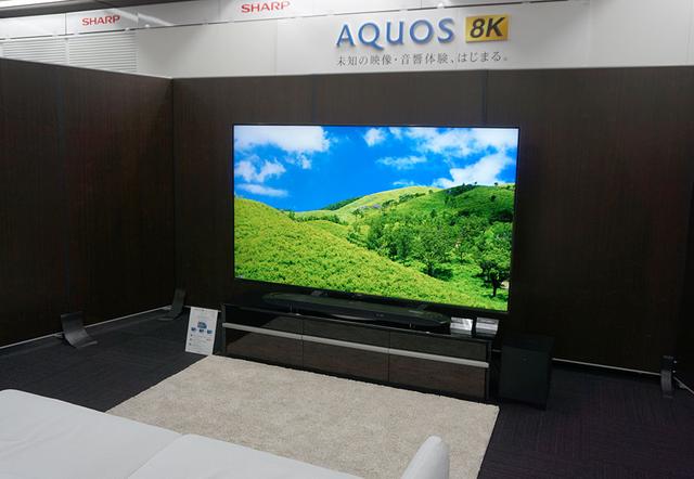 画像: 8Kリビングシアター。8Kコンテンツを80インチの近接視聴で楽しませてもらった