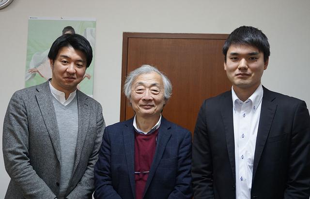 画像: 取材に協力いただいた、日本映画放送株式会社 営業局 プラットフォーム営業部 部長 小西福太郎さん(左)と編成制作局 編成制作部 サブチーフ 足立一樹さん(右)。中央が麻倉さん