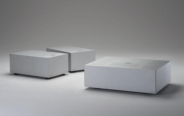 画像: POWER AMPLIFIER audiolab 8300MB(左)、8300XP(右)