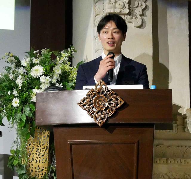 画像: 冒頭、nura社の取り扱い開始について説明する、Delfin Japanの尹(ユン)氏