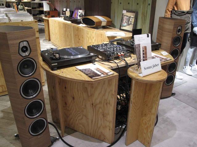画像: レコードDJ用にフロアスタンド型スピーカー、ソナス・ファベールSONETTO