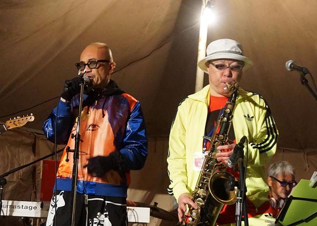 画像: 竹中直人さんと佐藤公彦さん(Sax)