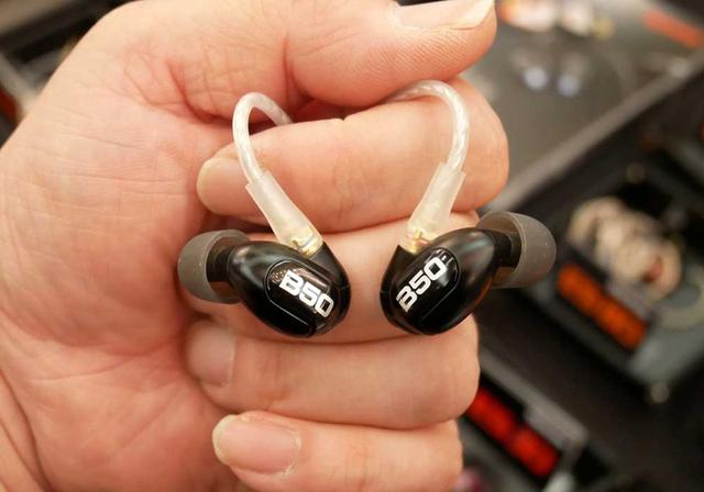 画像: ユニバーサルIEM「B50」。¥79,800