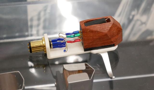 画像: ▲木製ハウジングのカートリッジ「EX1」