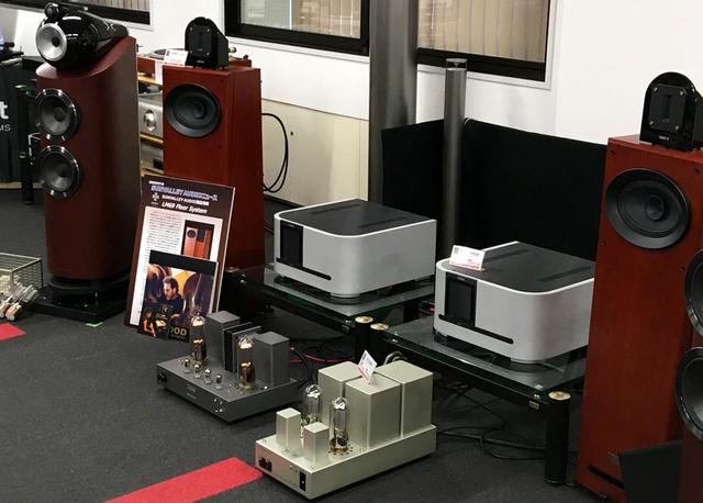 画像: ▲手前に見えるのがパワーアンプ「SV-S1628D」と845ブースターアンプ「SV-284D」