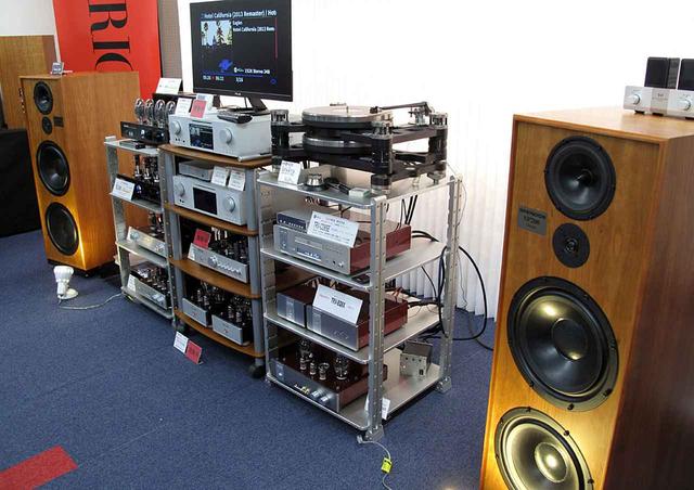 画像: ▲ラック手前中段が今秋発売予定のCDプレーヤー「TRV-CD6SE」とフォノイコライザー「TRV-EQ8X」