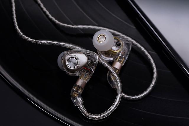 画像: SIMGOTの新イヤホン「EM2」