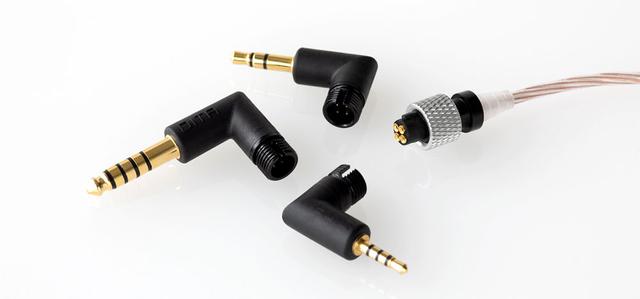 画像: プラグは交換可能なAWESOMEプラグで、3.5㎜ステレオミニ、2.5mmバランス、4.4mmバランスを同梱