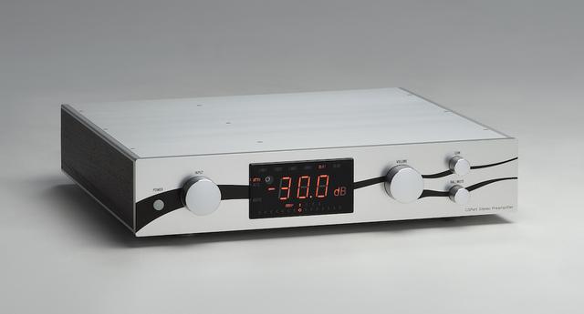画像: Preamplifier CSポート C3PR ¥1,500,000(税別) ●入力端子: LINE6系統(RCAアンバランス×4、XLRバランス×2) ●出力端子:4系統(RCAアンバランス×2、XLRバランス×2) ●入力インピーダンス:7kΩ以上 ●出力インピーダンス:50Ω以下 ●使用真空管:C3g×4 ●寸法/重量:W470×H90×D400mm/14kg ●問合せ先:CSポート(株)☎076(461)4188