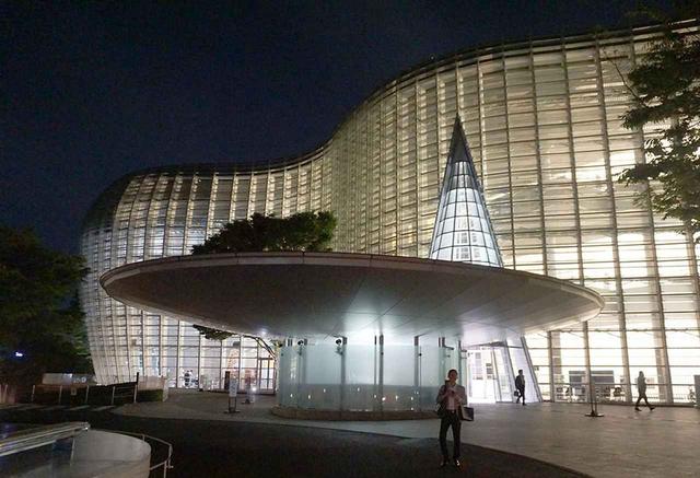 画像: 今回の発表会は、The Art of Essence(家電をアートに)をテーマに、国立新美術館で開催された