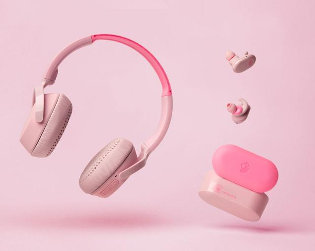画像: 12MOODSの最新カラーピンクを纏った「Push / Pink」(右)と、「Riff Wireless / Pink」(左)