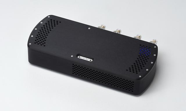 画像: POWER AMPLIFIER CHORD Etude ¥748,000+税 ●出力:150W×2(4Ω)、300W(4Ω・ブリッジ時) ●接続端子:アナログ音声出力2系統(RCA、XLR) ●寸法/質量:W340×H65×D145mm/3.5kg ●カラリング:ブラック(写真)、シルバー ●問合せ先:(株)タイムロード 03(6435)5710