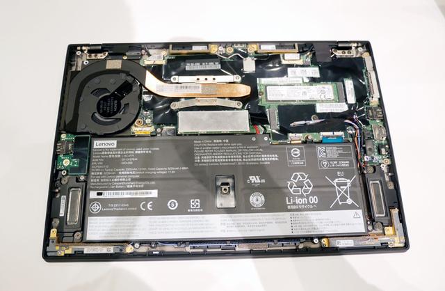 画像: ThinkPad X1 Carbonの内部(裏面から見たところ)