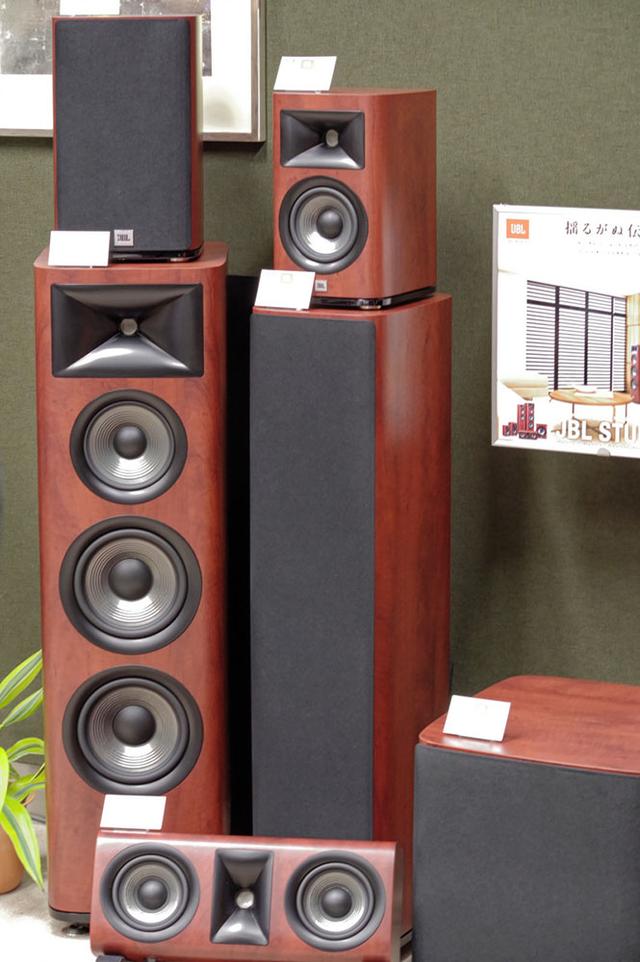 画像: ホームシアターで人気のJBL STUDIOシリーズもラインナップで展示