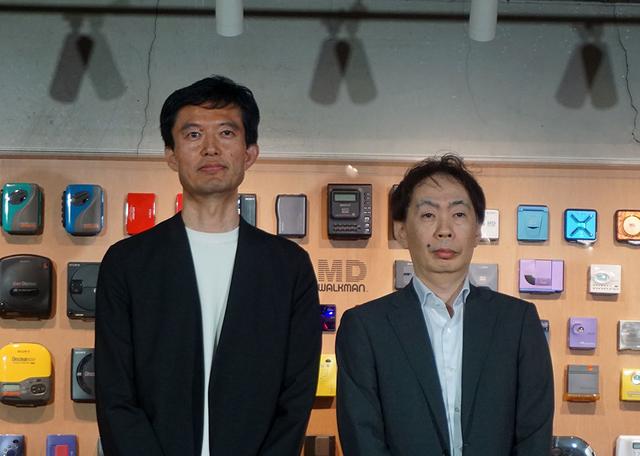 画像: ソニー企業株式会社 代表取締役社長/チーフブランディングオフィサー 永野大輔氏(左)と、ソニーホームエンタテインメント&サウンドプロダクツ株式会社 取締役副社長 V&S事業本部長 松本義典氏(右)