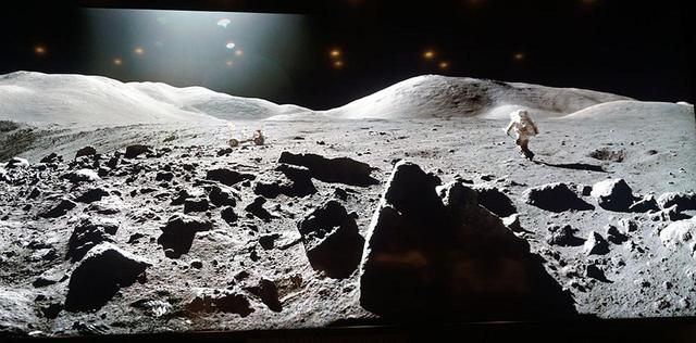 画像: こちらも『月着陸50年 ムーンウォーカーが見た絶景』から。8Kでは月面に宇宙飛行士の足跡がくっきり判別できる (c)NASA