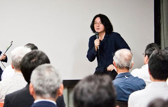 画像: 多くの来場者が岩井さんのお話に耳を傾けていた