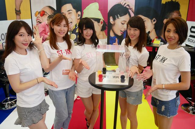 画像: ▲5人の美女が出迎えてくれる