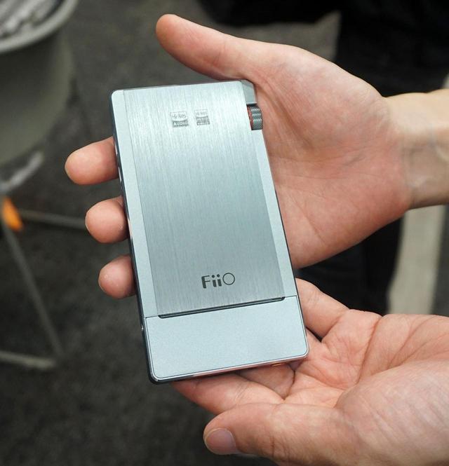 画像: DAC内蔵ポータブルヘッドホンアンプ「Q5s」
