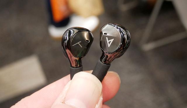 画像: ▲「AK T9Ie」は独ヘッドホンメーカーbeyerdynamicとコラボしたイヤホンであり、国内で試聴できるのは今回が初のはず。気になる方は、ポタフェス会期中に会場へ