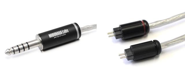 画像: HERCULES-Sの3.5mm3極ステレオミニプラグ。右はイヤホン/ヘッドホン側のCIEM2pinコネクターで、こちらは3モデル共通