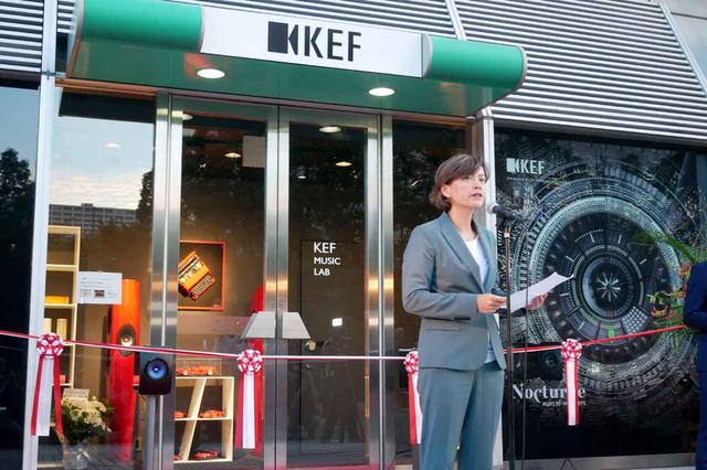 画像: KEF Music Laboratoryのコンセプトを紹介する、KEF Japan 代表取締役社長のグレイス・ロー氏