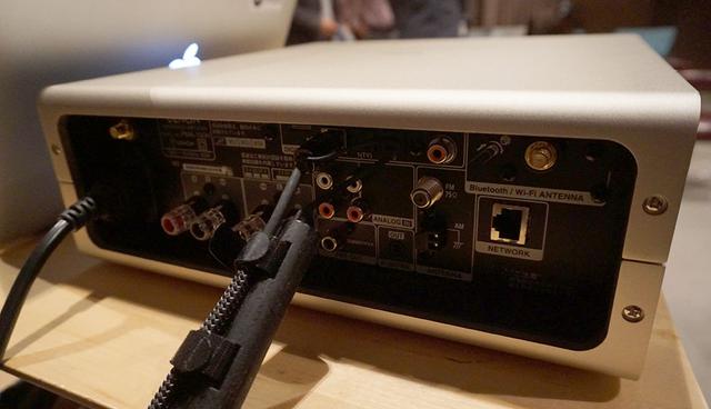 画像: 「PMA-150H」のリアパネル。デジタル入力は4系統、アナログ入力は2系統を備える