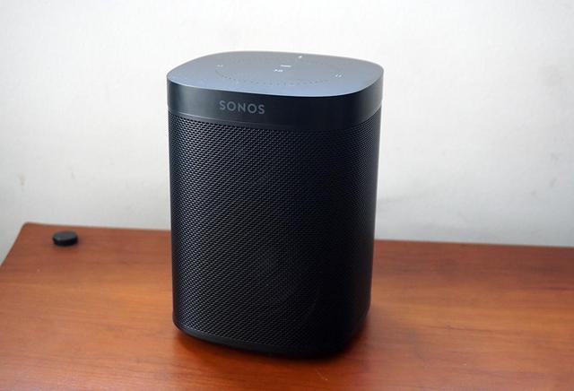 画像: 「SONOS ONE」はブラックとホワイトの2色がラインナップされている