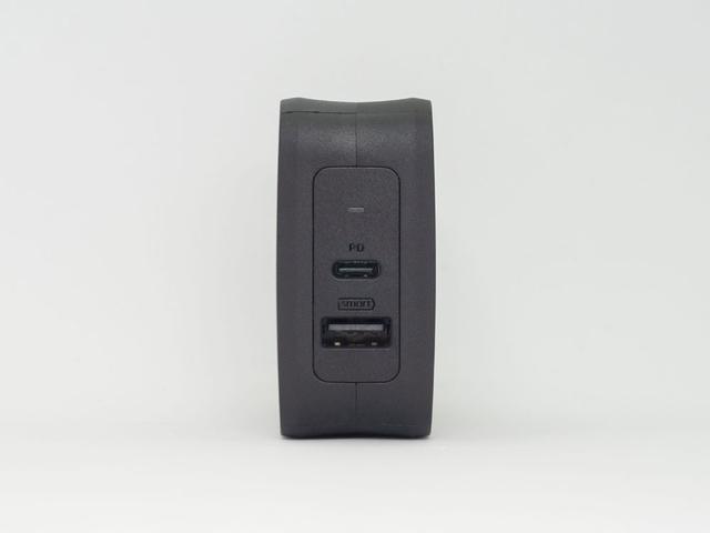 画像: 出力は、USBType-C、USBType-Aの2ポートを備える