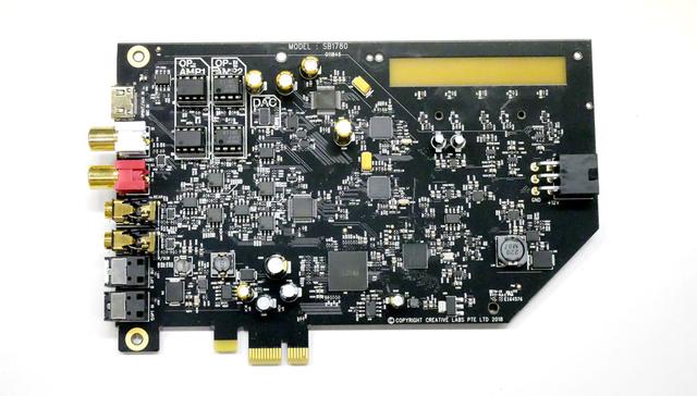 画像: AE-9の旧仕様の基板。PCI Express電源用コネクター周りの回路が、本製品とは全く異なっている