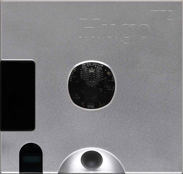画像: DACのHugo TT2はボリュウム可変のアンプモードで使用することも可能。その際はフロント上部のボリュウムダイヤルで音量を調整する。