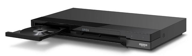 画像: FBT/FBWシリーズは市販の4K UHDブルーレイの再生も可能で、ディスクドライブは本体正面左側に搭載する。本体サイズはW430.2×H56.4×D224.5mm