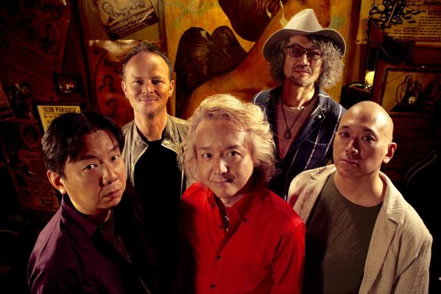 画像: PERIGUNS(ペリガンズ)のメンバー:左から 草間信一(p, key)、クリストファー・ハーディ(per)、竹中俊二(g)、立川智也(b)、高田真(ds) www.e-onkyo.com