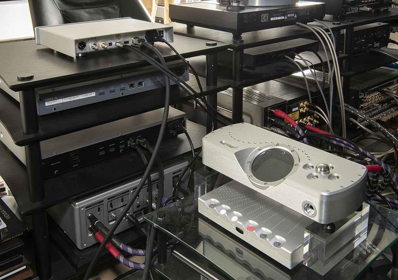 画像: 山本さんはリファレンスDACとしてコード「DAVE」を愛用している。まずはU1 MINIのUSB出力をDAVEにつないで音の違いを確認してもらった。NASはデラ「N1A/2」を使用