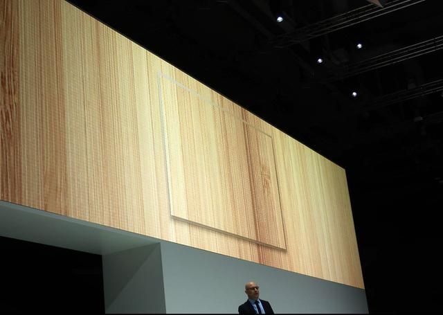 画像: 壁紙を撮影し、そのファイルを表示する「壁紙ディスプレイ」テレビ。プレス・カンファレンスにて