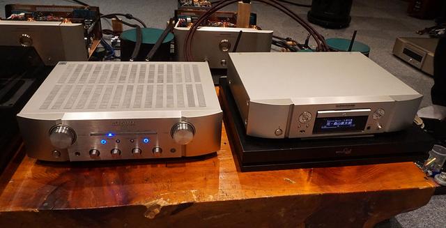 画像: マランツのネットワークCDプレーヤー「ND8006」(右)とプリメインアンプ「PM8006」(左)。ND8006は17日のファームウェアアップデートで、Amazon Music HDの再生に対応した