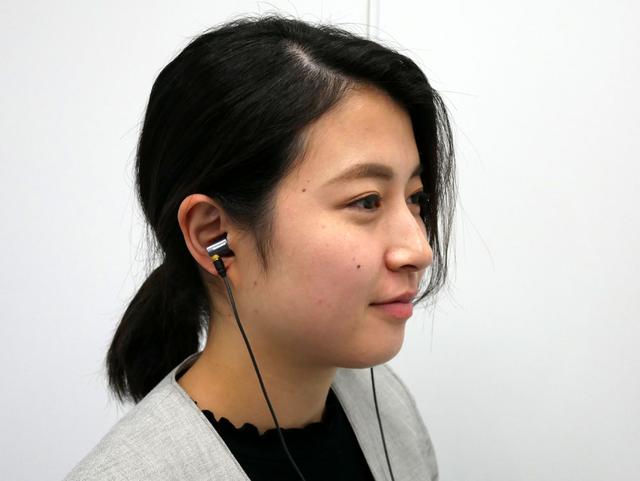 画像: ハウジング後部に切り欠きを設けることで、装着性を高めている