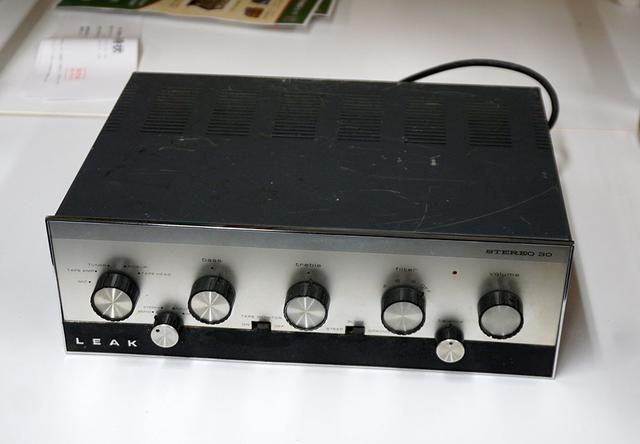 画像: LEAKのトランジスター型プリメインアンプ「STEREO 30」
