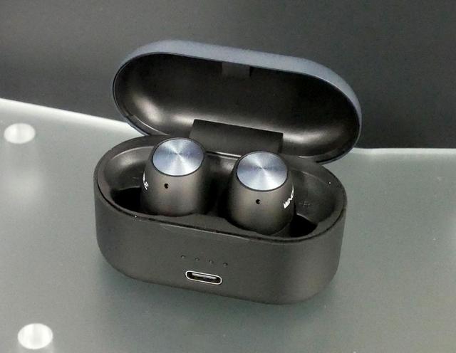 画像: Noble Audio初の完全ワイヤレスイヤホン「FALCON」