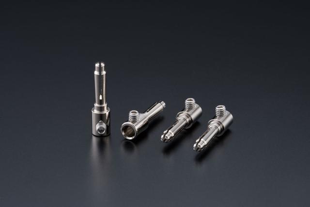 画像: スピーカー端子「EVO-BAN」。ネジ固定用の六角レンチが付属する