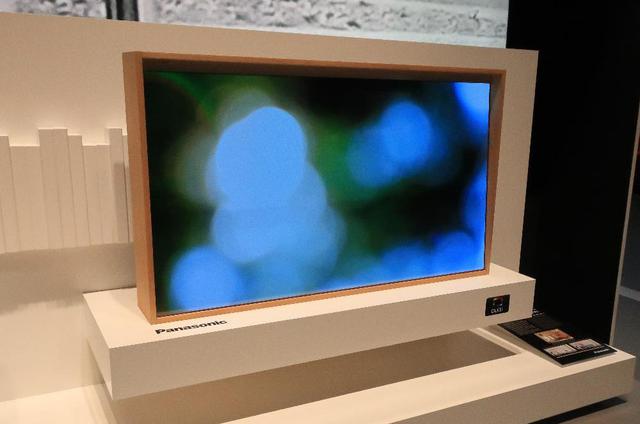 画像: インテリア的な用途を拓く透明有機ELテレビ
