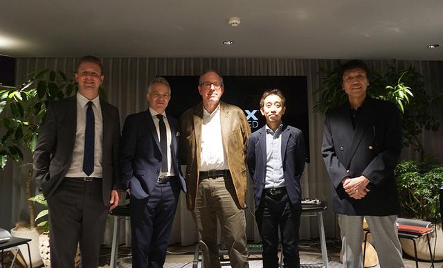 画像: 左から、XPERI Corporationのギア・スカーデン氏とジョン・マクダニエル氏。中央がIMAX Corporation のブルース・マーコウ氏で、その右がTSUTAYA Digital Entertainment株式会社の山内智裕氏、ソニーホームエンタテインメント&サウンドプロダクツ株式会社の小倉敏之氏